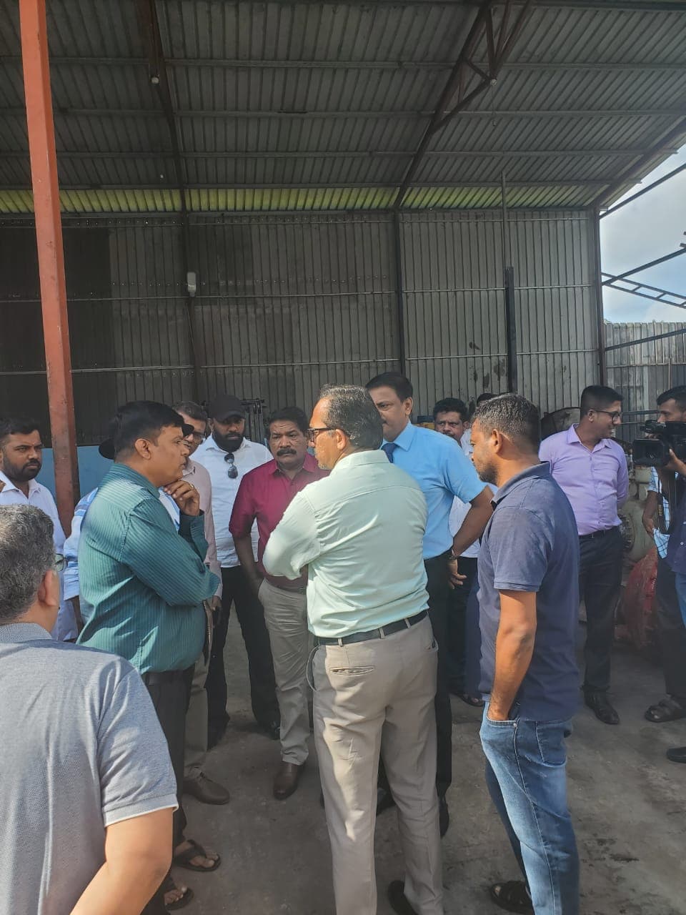 Honorable Ministers and Officials Visit Venkadeshwara Factory - Image 3