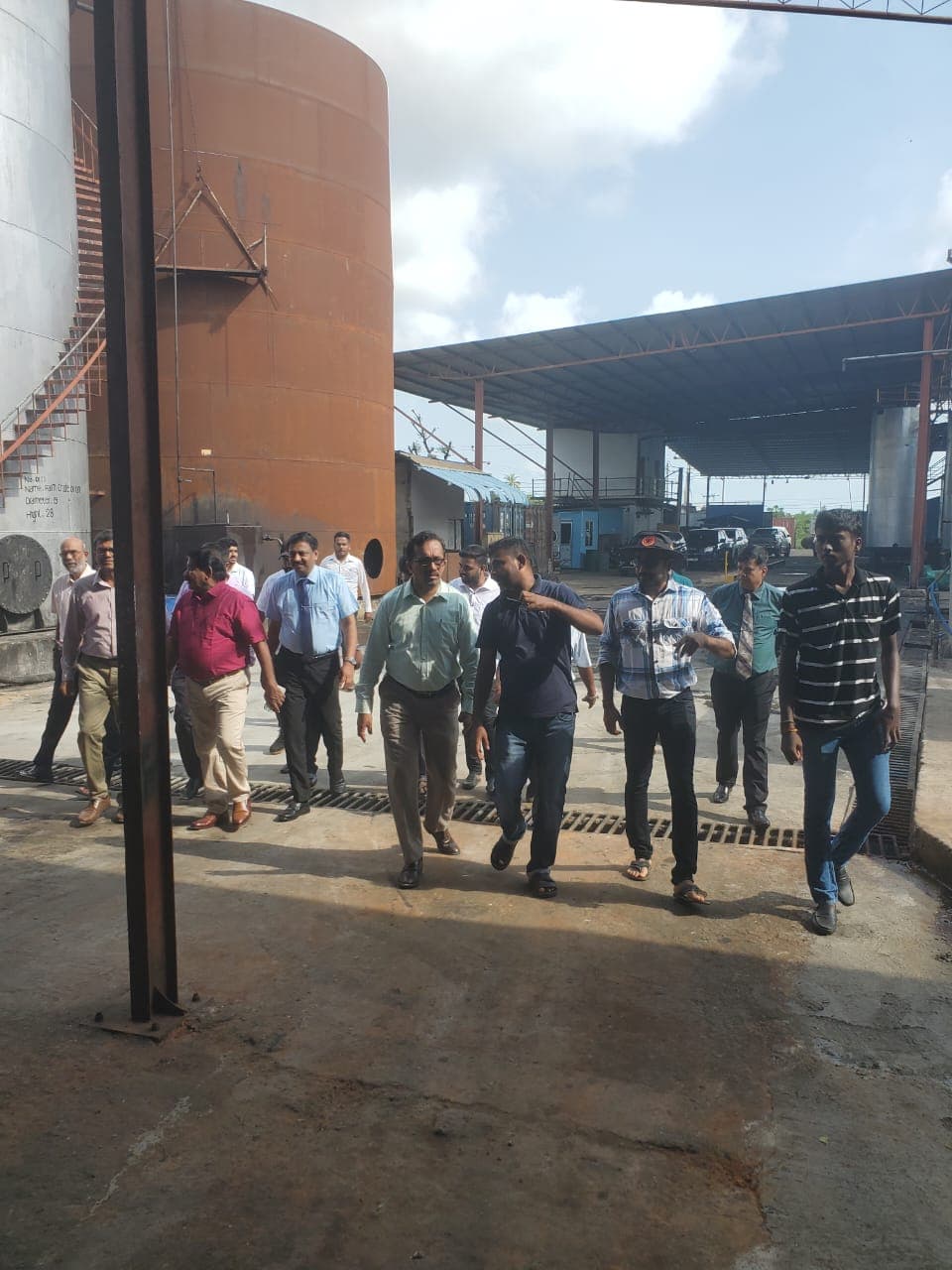 Honorable Ministers and Officials Visit Venkadeshwara Factory - Image 4