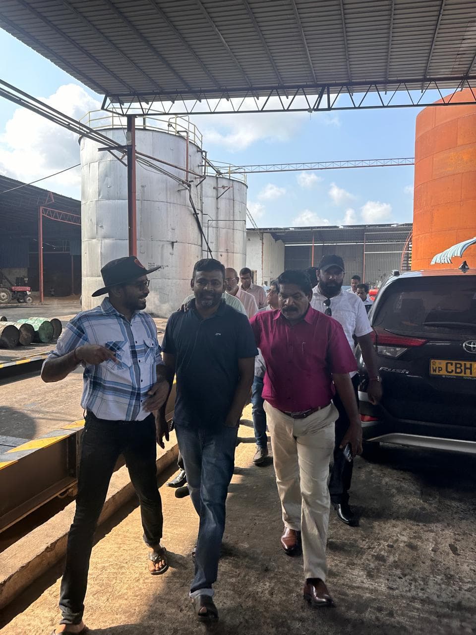 Honorable Ministers and Officials Visit Venkadeshwara Factory - Image 6